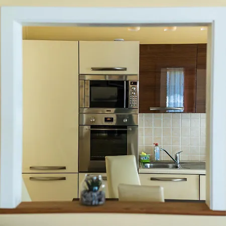 Апартаменты Lovely 2-bedroom With Spacious Open Area *