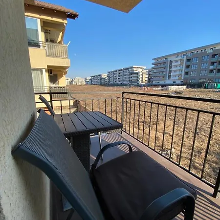 Апартаменты Lovely 2-bedroom With Spacious Open Area *