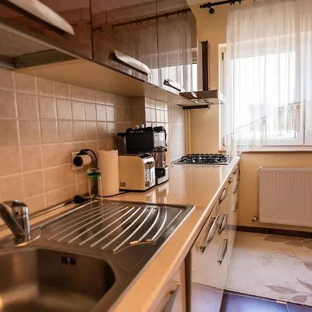 Апартаменты Lovely 2-bedroom With Spacious Open Area *