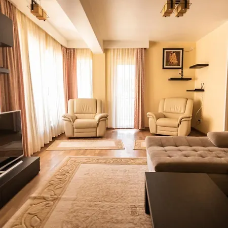Lovely 2-bedroom With Spacious Open Area * Клуж-Напока