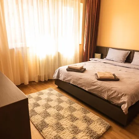Апартаменты Lovely 2-bedroom With Spacious Open Area Клуж-Напока